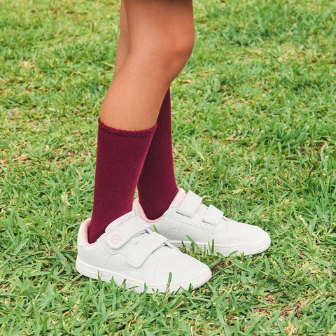 Zapatos escolares de piel respetuosos en color blanco con puntera reforzada